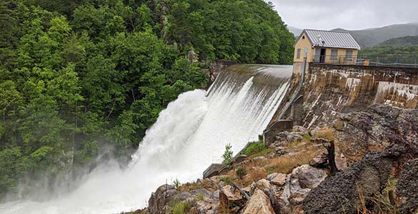 Presa de Carvins Cove en Roanoke