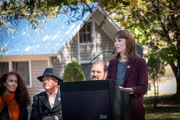 Secretaria de Recursos Naturales e Históricos, Stefanie Taillon