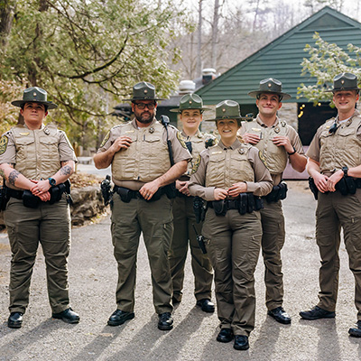 Guardabosques de las fuerzas del orden