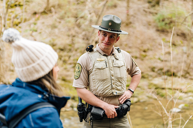 Guardabosques de las fuerzas del orden