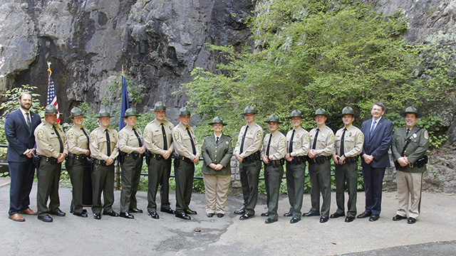 Ranger frente a un camión