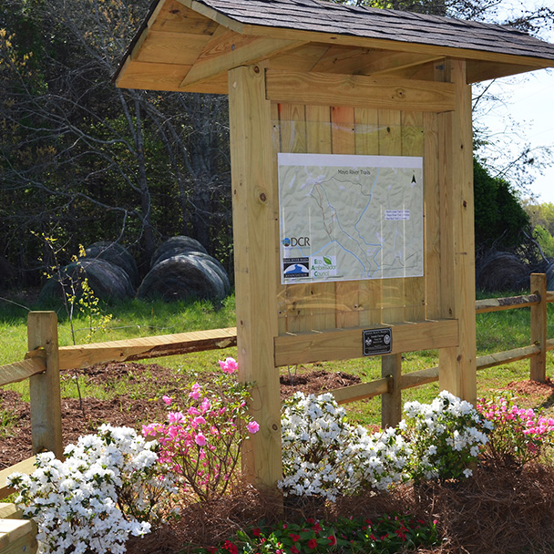 letrero en el río Mayo