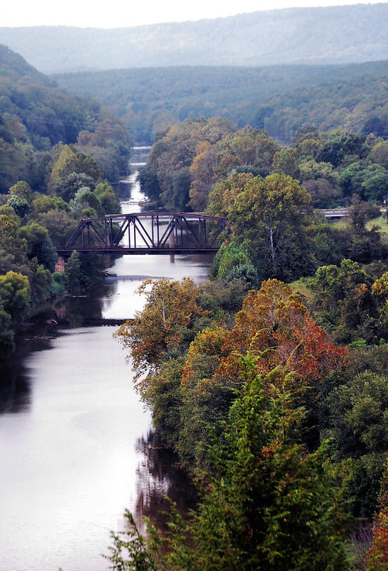 Mirador del río Tye desde el Parque Estatal del Río James Mirador del río Tye desde el Parque Estatal del Río James