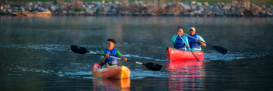 Kayak familiar en el parque estatal del lago Claytor