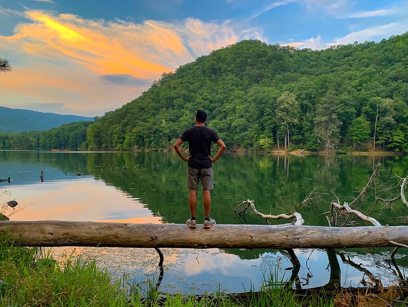 Puesta de sol en el Parque Estatal Hungry Mother Puesta de sol en el Parque Estatal Hungry Mother