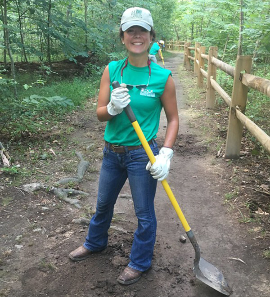 la jefa de tripulación Erin