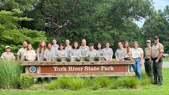 Miembros de YCC en el Parque Estatal del Río York
